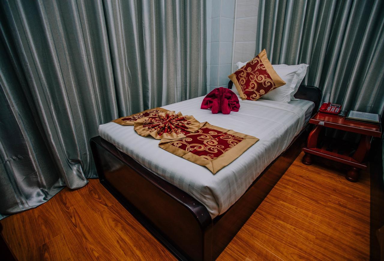 Amber Palace Hotel Myitkyina Bagian luar foto