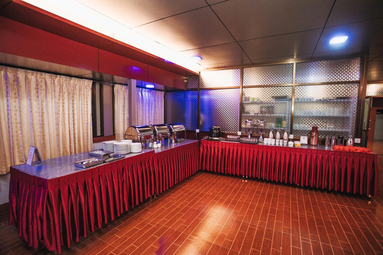Amber Palace Hotel Myitkyina Bagian luar foto