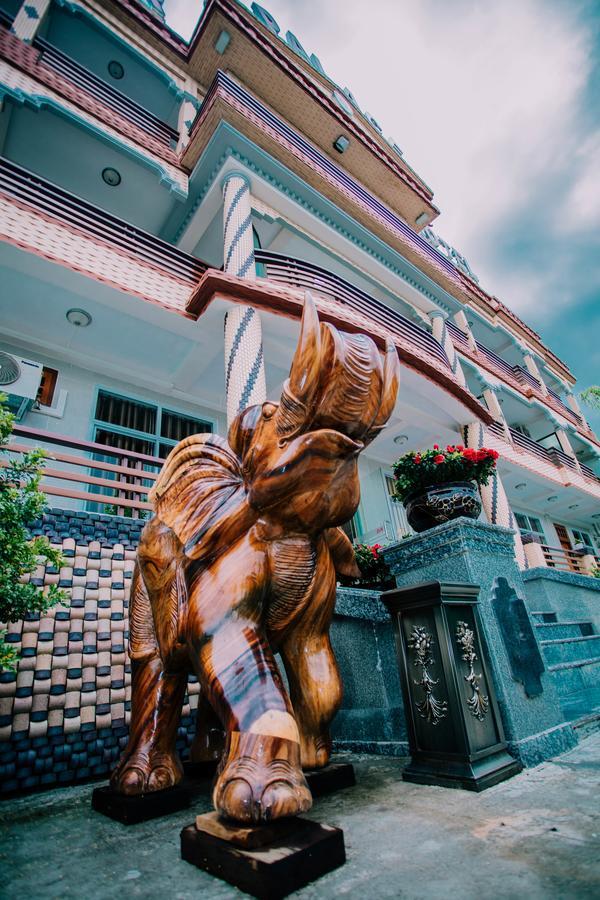 Amber Palace Hotel Myitkyina Bagian luar foto