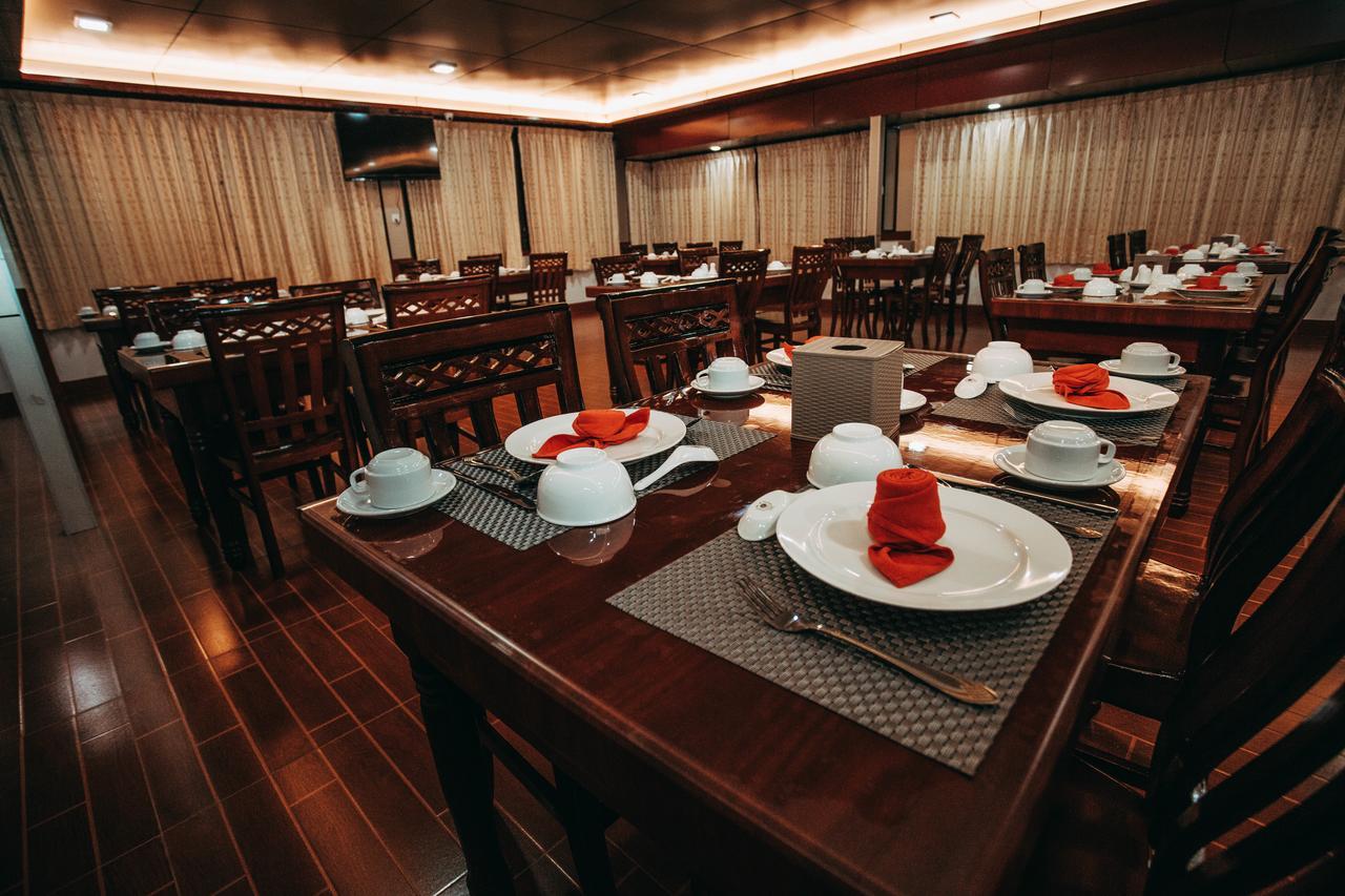 Amber Palace Hotel Myitkyina Bagian luar foto