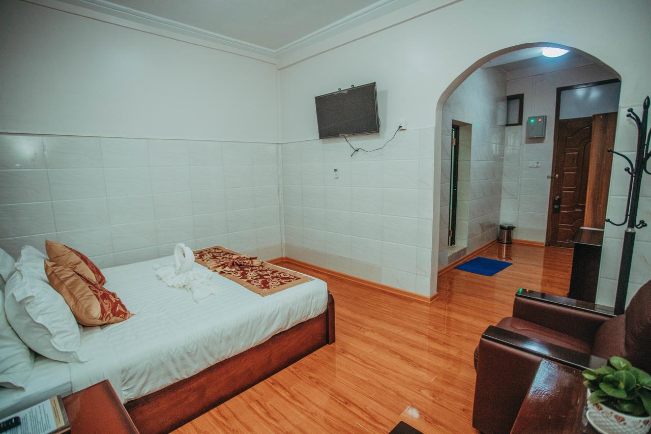 Amber Palace Hotel Myitkyina Bagian luar foto