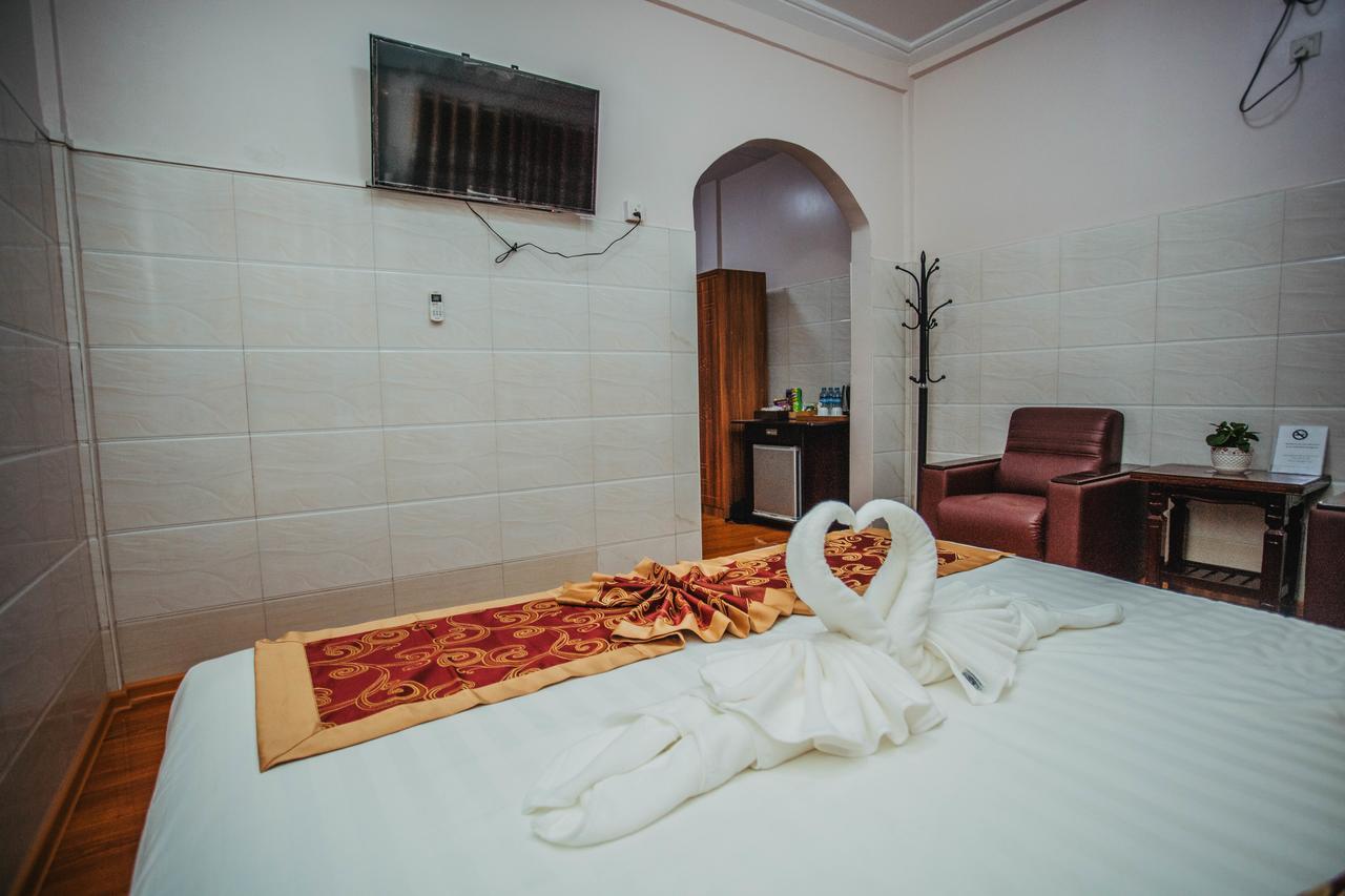 Amber Palace Hotel Myitkyina Bagian luar foto